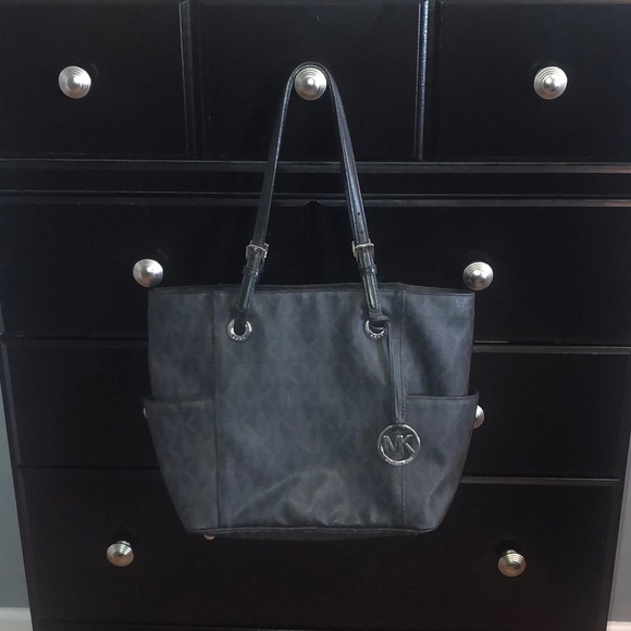 Michael Kors tote - Picture 1 of 1